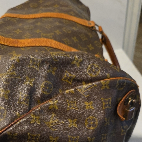 Louis Vuitton Keepall 50 Monogram Travel Bag - Picture 6 of 11